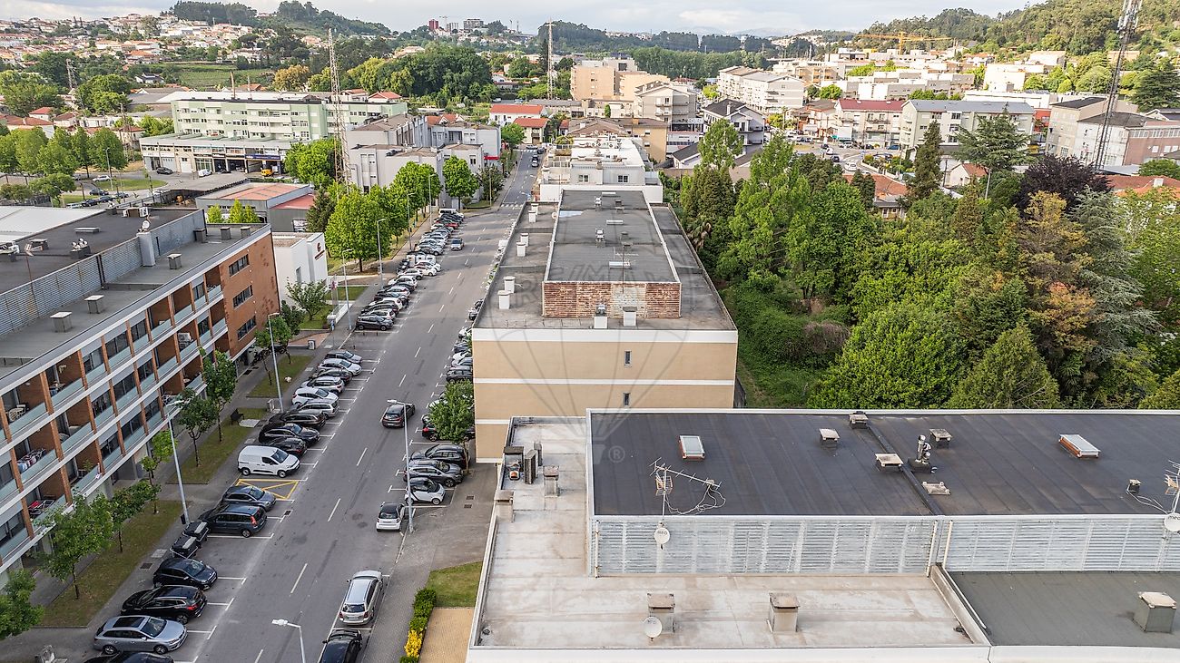 Enquadramento urbano e acessos rodoviários do apartamento em Braga