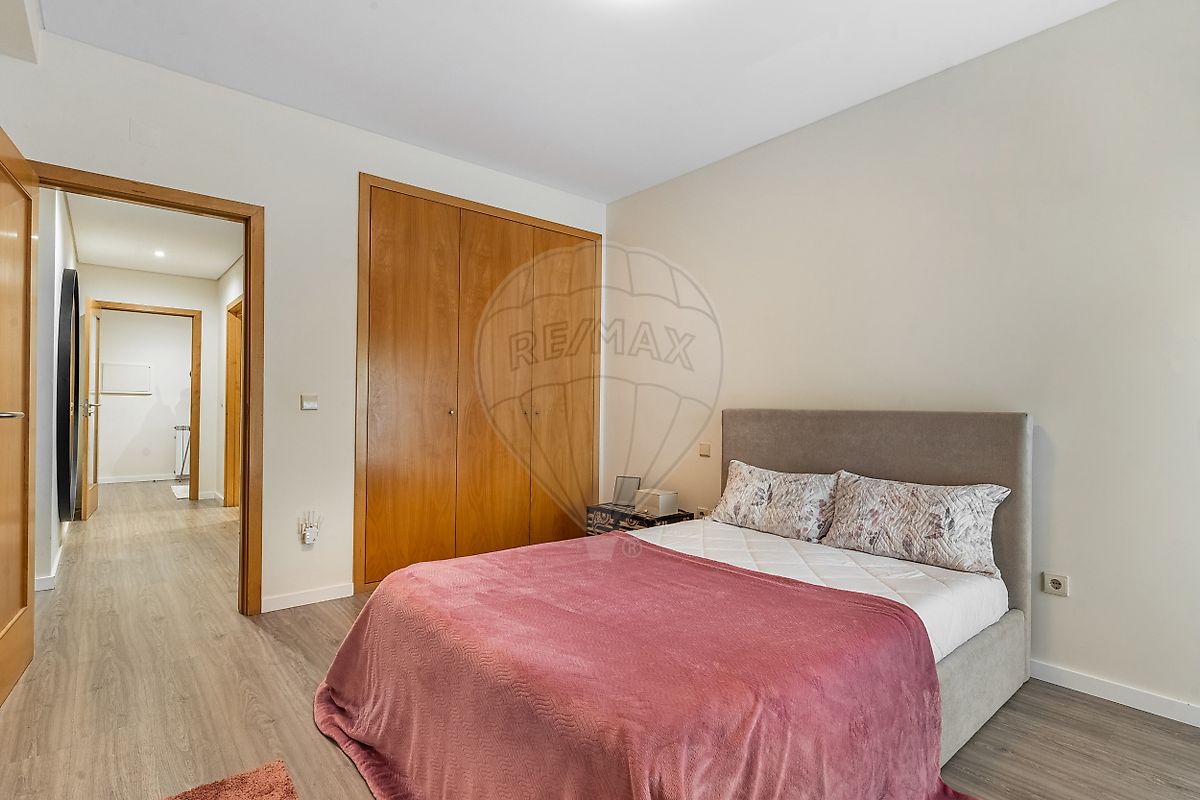 Quarto versátil ideal para escritório ou quarto de criança em Braga