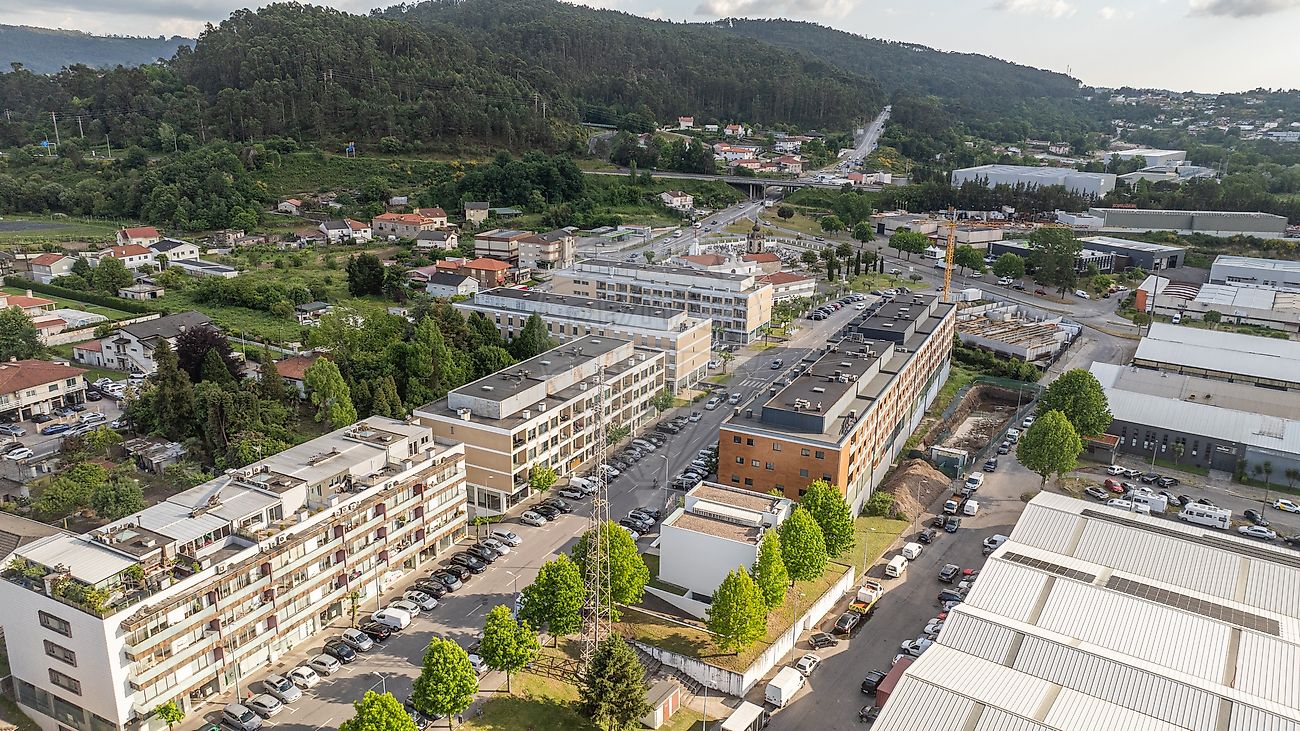 Vista aérea de drone da localização e envolvente em Celeirós Braga