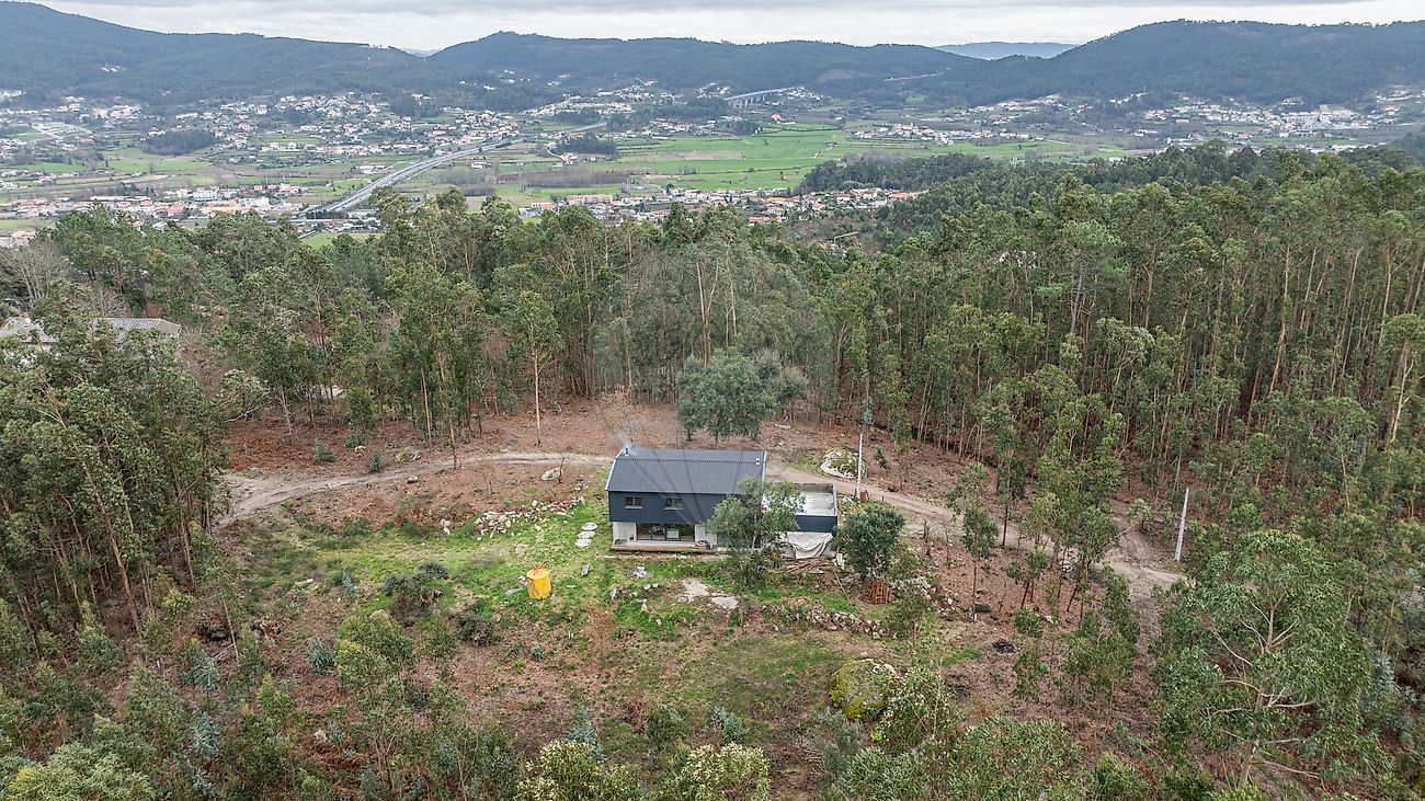 Perspetiva de altitude do lote urbano e área envolvente em Figueiredo