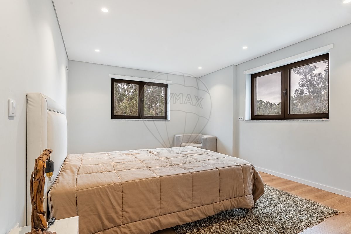 Quarto master suite com acabamentos de topo e soalho flutuante