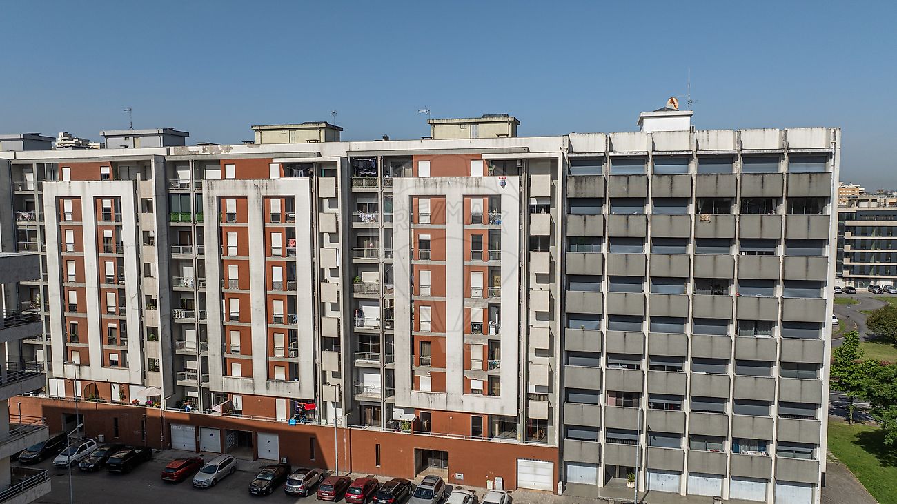 Fachada exterior do prédio residencial T2 em São Víctor, Braga
