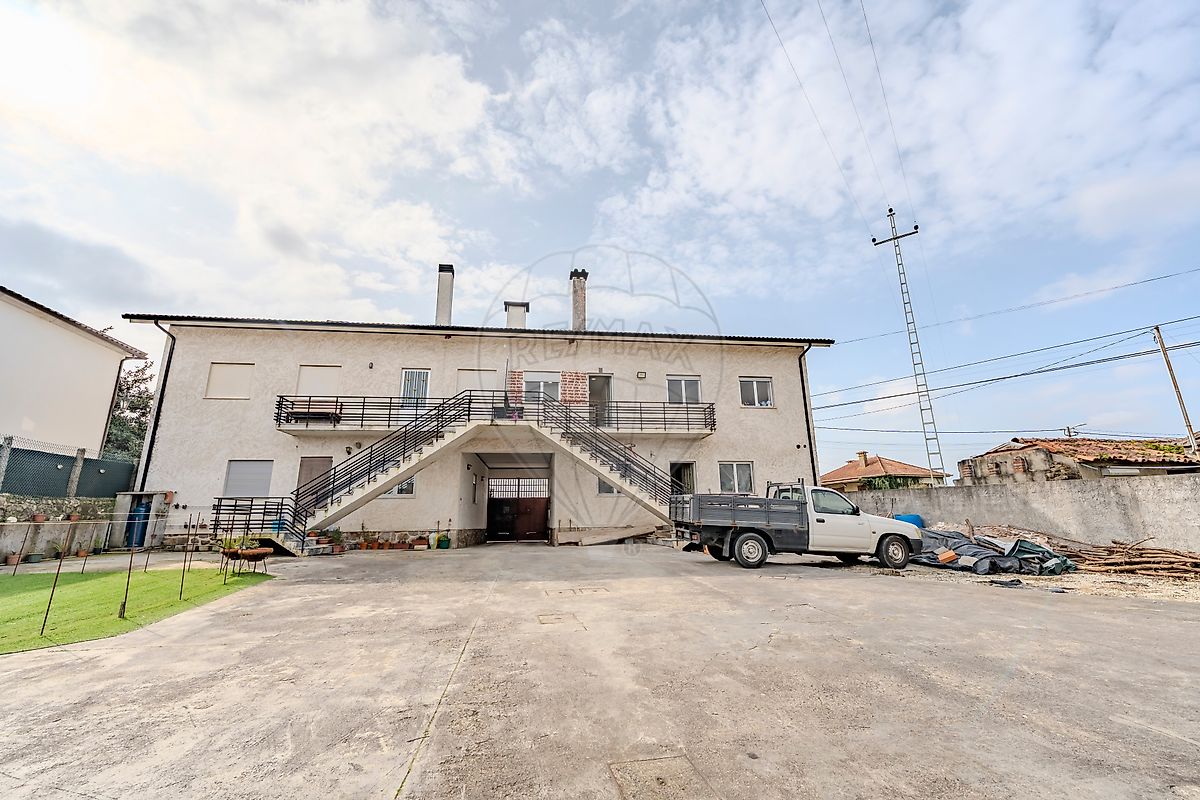 Fachada exterior do andar moradia em Forjães