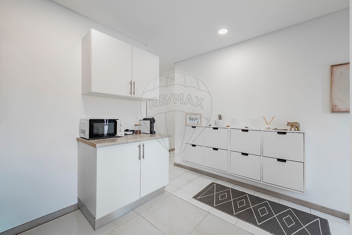 Zona de refeições e luminosidade da cozinha