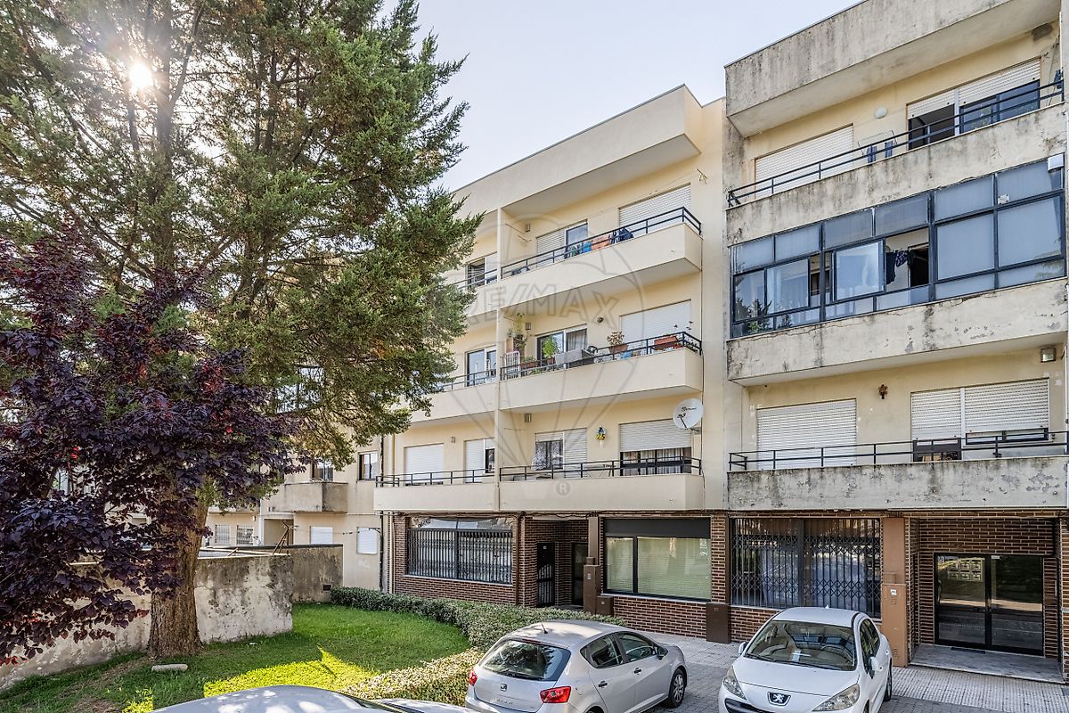 Fachada exterior moderna de prédio residencial em São Victor Braga