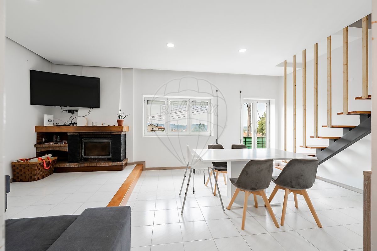 Zona de jantar e estar integrada e remodelada
