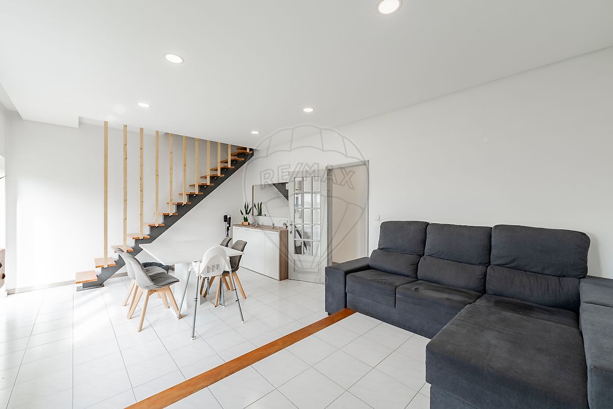 Perspetiva moderna da sala de estar com luz LED